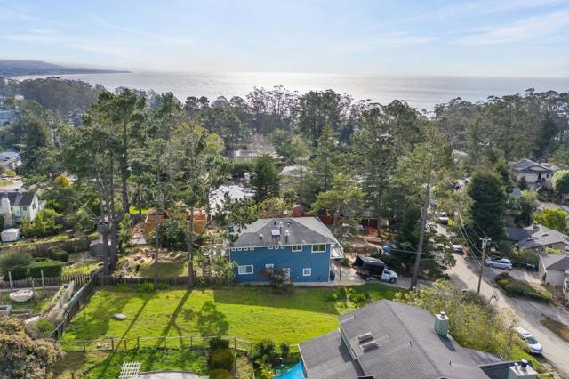 442 Ferdinand, El Granada CA: https://media.crmls.org/mediaz/e532f1c3-2ae3-4ba4-9e47-a8449dd66fe3.jpg