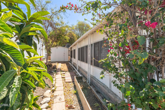 1075 Loma Drive, Ojai CA: https://media.crmls.org/mediaz/e532fd29-1f7a-484a-b2e8-f44c8af06144.jpg