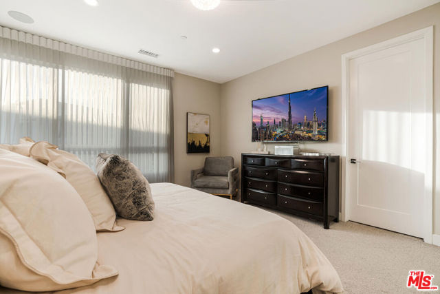 5929 Coral Place, Playa Vista CA: https://media.crmls.org/mediaz/e5334111-d455-4399-928e-57bd3faac810.jpg