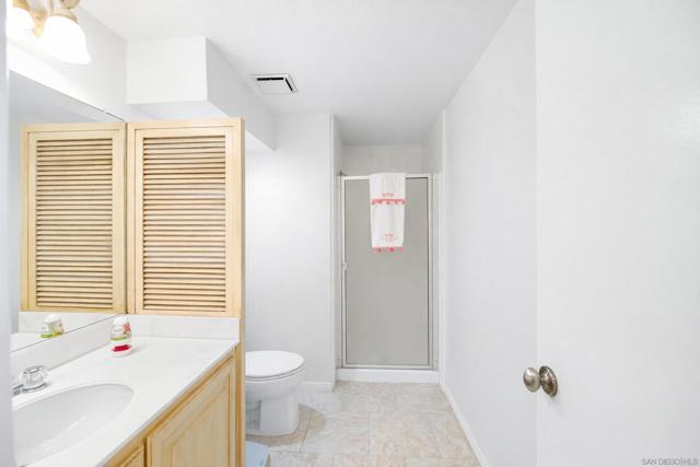 22 Montego Ct, Coronado CA: https://media.crmls.org/mediaz/e533899a-8392-495d-8027-8b9d4f8cb088.jpg