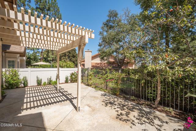 140 Windrose Drive, Newbury Park CA: https://media.crmls.org/mediaz/e533bc28-6748-471d-8085-1dd3ab655020.jpg