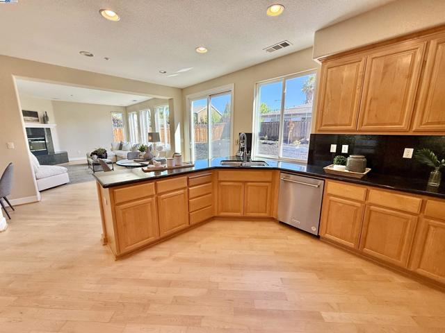 752 Barleta Ln, Livermore CA: https://media.crmls.org/mediaz/e53528d4-295a-4fc6-a4ca-bbcbdd3075bb.jpg