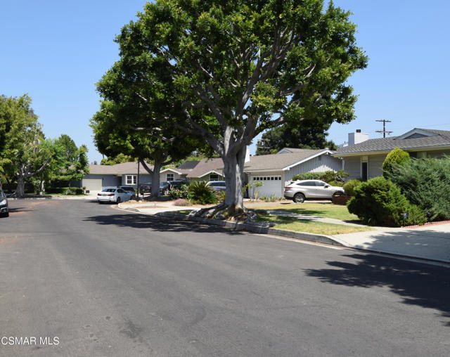 3315 S Bentley Avenue, Los Angeles CA: https://media.crmls.org/mediaz/e5352f9f-bcbb-49c5-9256-bfd9f411acf5.jpg