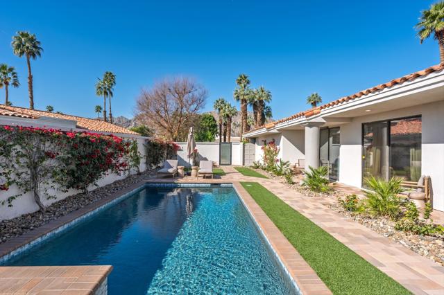 56300 Pebble Beach, La Quinta CA: https://media.crmls.org/mediaz/e5355826-845c-4d90-9325-d6a3cfa620d5.jpg