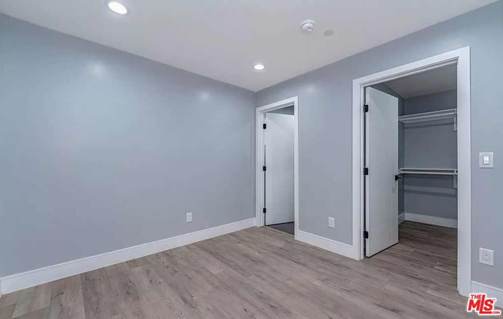 https://media.crmls.org/mediaz/e5355f54-dcfa-4986-96d5-32de970cddc8.jpg?preset=X-Large