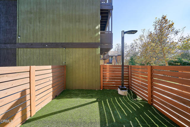 Detail Gallery Image 5 of 42 For 4201 Pennsylvania Ave #C2,  Glendale,  CA 91214 - 4 Beds | 4 Baths