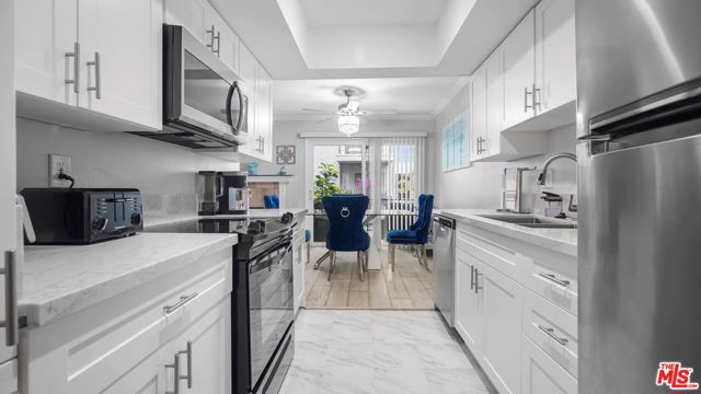 5870 Green Valley Circle, Culver City CA: https://media.crmls.org/mediaz/e5369f91-62bb-4ec8-954a-17c71d68fa94.jpg