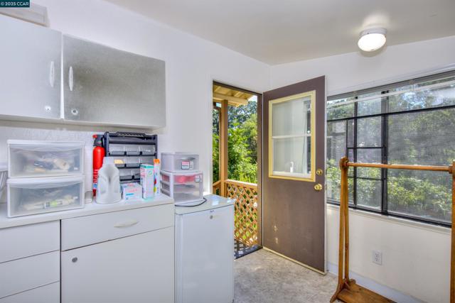 1679 Carmel Dr, Walnut Creek CA: https://media.crmls.org/mediaz/e536c438-3831-4502-b255-937bd6e4283c.jpg