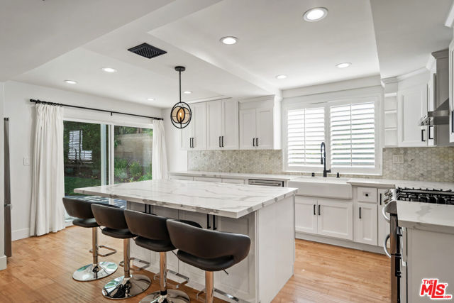 22619 Town Crier Road, Calabasas CA: https://media.crmls.org/mediaz/e53722eb-6815-4735-a090-6658e8c074ea.jpg