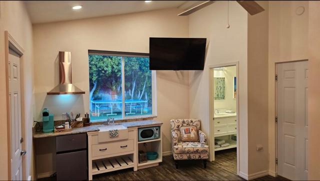 1962 E Baristo Road, Palm Springs CA: https://media.crmls.org/mediaz/e538033e-f14e-426c-a0e6-3207b0139e21.jpg