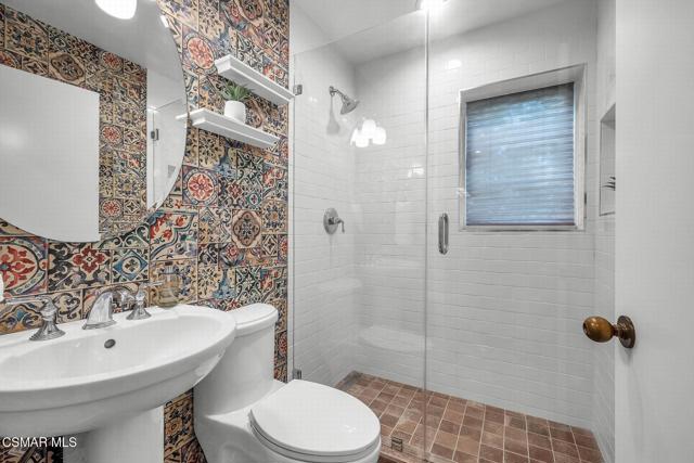 4456 Hayvenhurst Avenue, Encino CA: https://media.crmls.org/mediaz/e538206b-dba6-4fd2-b59d-3377a9575ae5.jpg