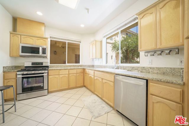 2716 Honolulu Avenue, Montrose CA: https://media.crmls.org/mediaz/e53835fc-c676-4fa7-ba02-cd656667ce78.jpg
