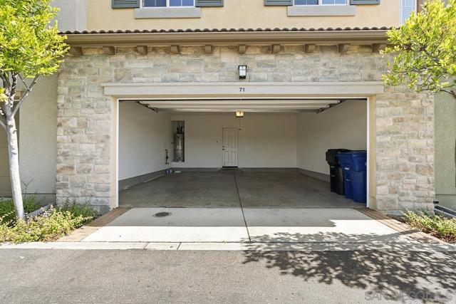 10689 New Grove Trail, San Diego CA: https://media.crmls.org/mediaz/e5384515-2e21-45bc-b6ce-d7c1453e8763.jpg