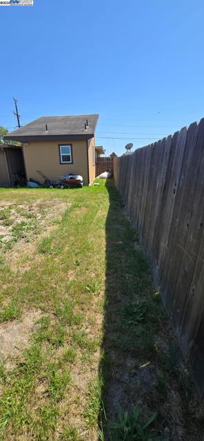 609 Banks Dr, Richmond CA: https://media.crmls.org/mediaz/e5385a6b-e8f7-4a9a-b945-f21be4ff92bb.jpg