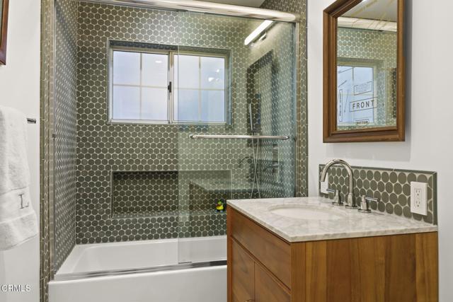 3541 Ocean Drive, Oxnard CA: https://media.crmls.org/mediaz/e539687e-35af-4881-9e0b-e7e9f5d14250.jpg