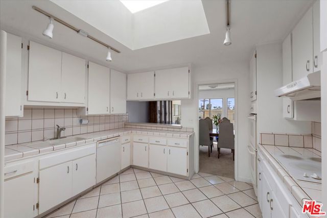 5376 Fairview Boulevard, Los Angeles CA: https://media.crmls.org/mediaz/e539b351-07b1-4f40-8d80-92b169064ee8.jpg
