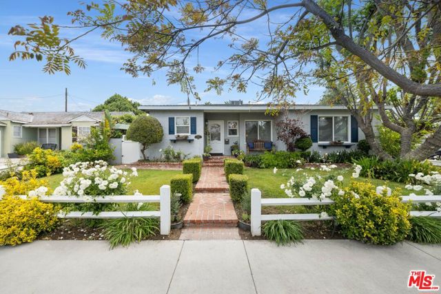 6432 Petit Avenue, Van Nuys CA: https://media.crmls.org/mediaz/e539f3d3-36ab-4898-909a-e5c7d78a6408.jpg