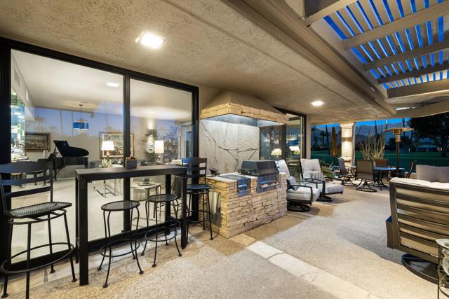 4 Saint Marys Court, Rancho Mirage CA: https://media.crmls.org/mediaz/e53a2414-e682-427c-b3da-ce30a311a123.jpg
