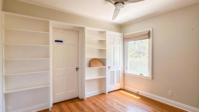 2560 Allen Avenue, Altadena CA: https://media.crmls.org/mediaz/e53a2f56-08be-47e2-80c8-9bba00af4bba.jpg