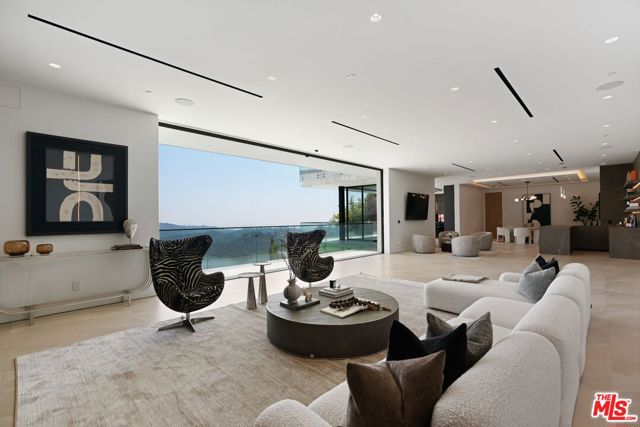 2180 Stradella Road, Los Angeles CA: https://media.crmls.org/mediaz/e53a65ae-a8fc-421d-be72-3e7ab3418699.jpg