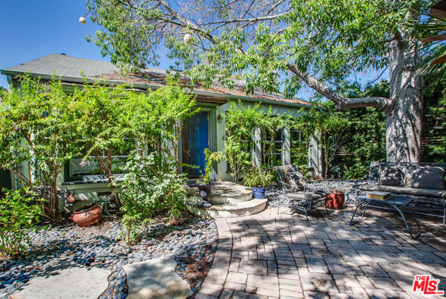 449 Westbourne Drive, West Hollywood CA: https://media.crmls.org/mediaz/e53b1b37-689b-4b42-b56b-53a7884035d7.jpg