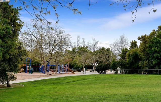 1021 Knightwood Ct, Walnut Creek CA: https://media.crmls.org/mediaz/e53b4b7e-4721-4565-8642-845172a6eccf.jpg