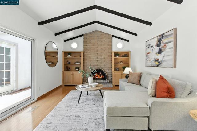 3824 Via Granada, Moraga CA: https://media.crmls.org/mediaz/e53b8616-4707-45f0-bc73-eec13f7c86aa.jpg