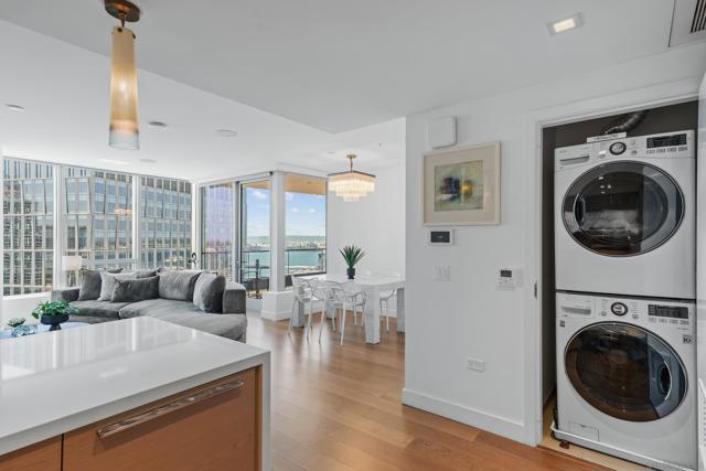 888 W E Street, San Diego CA: https://media.crmls.org/mediaz/e53bc38f-942e-4733-aae4-dae716824739.jpg