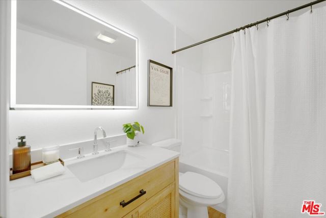 625 S Berendo Street, Los Angeles CA: https://media.crmls.org/mediaz/e53c913b-b234-47fd-b57b-63b023d7b394.jpg