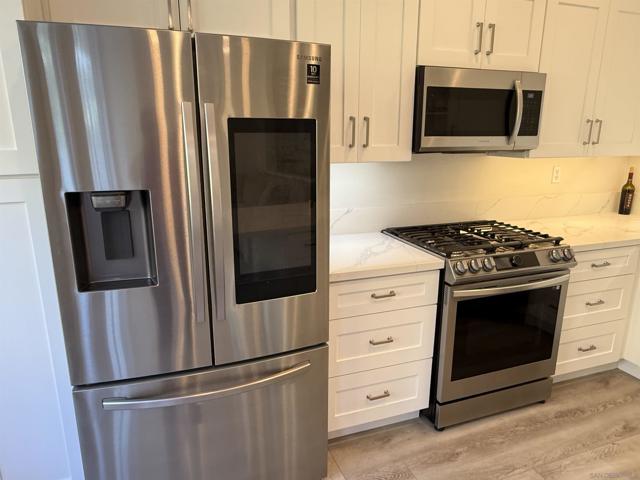 12530 Heatherton Ct, San Diego CA: https://media.crmls.org/mediaz/e53c9629-584d-400a-bf41-9435547c978e.jpg