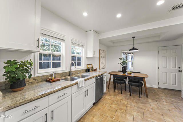 Detail Gallery Image 6 of 33 For 4608 La Crescenta Ave, La Crescenta,  CA 91214 - 5 Beds | 4 Baths