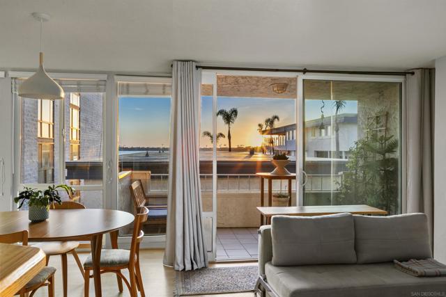 3920 Riviera Dr, Pacific Beach (San Diego) CA: https://media.crmls.org/mediaz/e53cd6ad-b12b-4151-97ee-4ee579debaa1.jpg