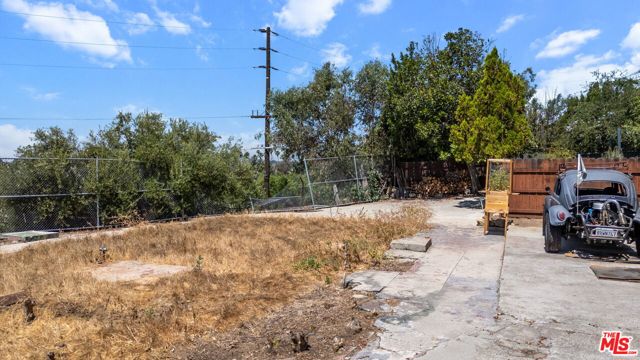 133 S Avenue 64, Los Angeles CA: https://media.crmls.org/mediaz/e53cdf43-33e6-4726-8ef3-01e817764f66.jpg