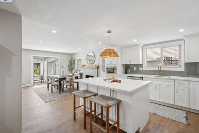 34709 Clover St, Union City CA: https://media.crmls.org/mediaz/e53d0213-5d5e-4db3-b99b-76facf92461a.jpg