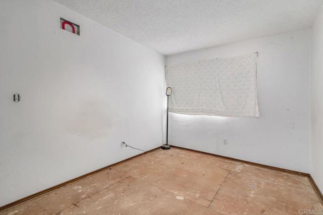 13442 Mountainside Drive, Poway CA: https://media.crmls.org/mediaz/e53d186a-99a3-4545-94ec-f885b2d7892d.jpg