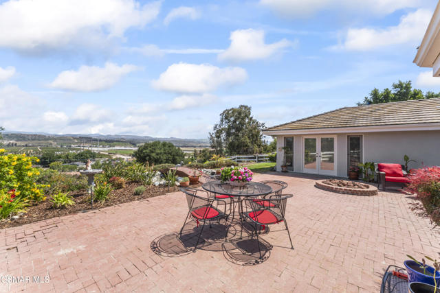 10885 Citrus Drive, Moorpark CA: https://media.crmls.org/mediaz/e53d41f5-c059-4a7b-95bb-e7f9bfce860d.jpg
