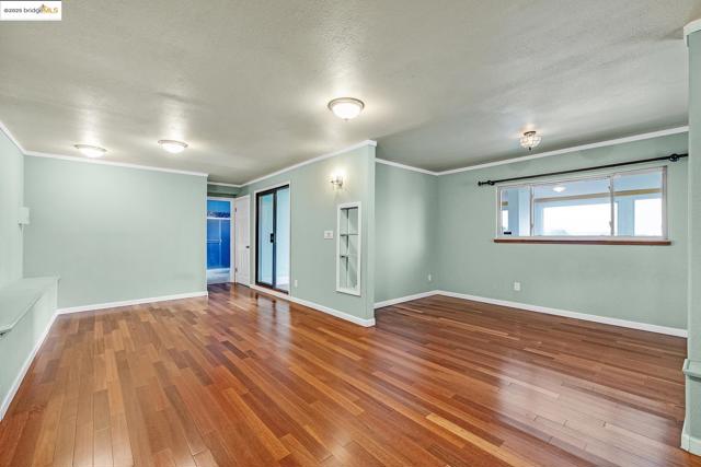 6933 Simson Street, Oakland CA: https://media.crmls.org/mediaz/e53da90f-7185-4c85-85a0-52b2dfd59fdf.jpg