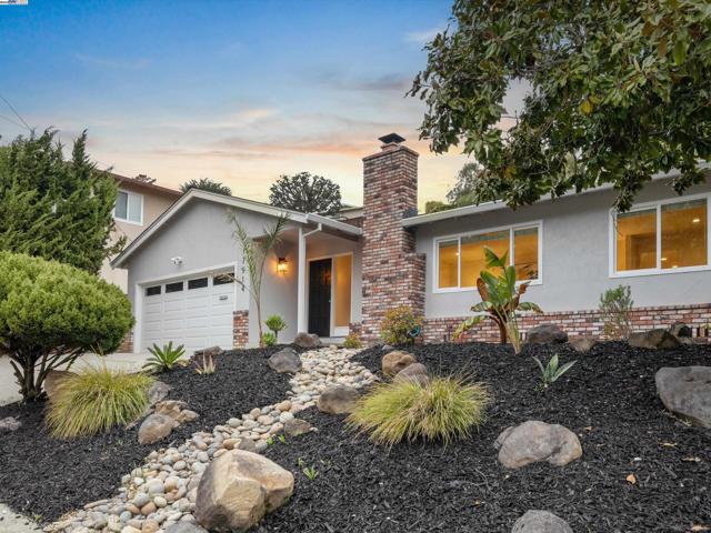17914 Joseph Dr, Castro Valley CA: https://media.crmls.org/mediaz/e53dbccb-daaf-4ecd-8a9c-e9980c504314.jpg