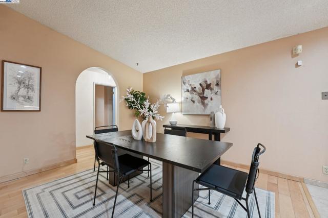 4942 Rocklin Dr, Union City CA: https://media.crmls.org/mediaz/e53de727-defb-406d-9986-59299b283471.jpg