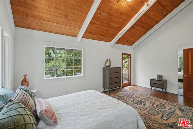 1527 Bainum Drive, Topanga CA: https://media.crmls.org/mediaz/e53e74aa-9830-4174-b87b-d8de7685490a.jpg
