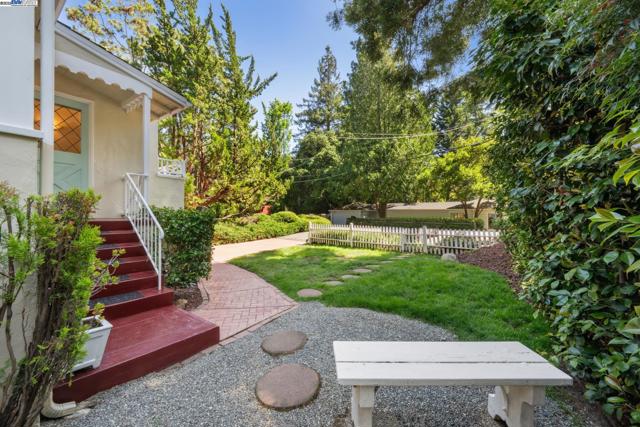 1658 Gouldin Rd, Oakland CA: https://media.crmls.org/mediaz/e53ec02e-5b80-4acb-ac31-a0fb99e12795.jpg