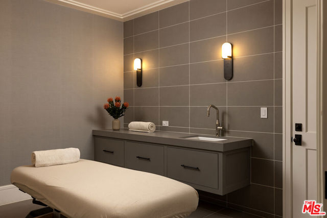 1628 Georgina Avenue, Santa Monica CA: https://media.crmls.org/mediaz/e53ed7e9-c816-4821-84e6-6bf05cfc74fc.jpg