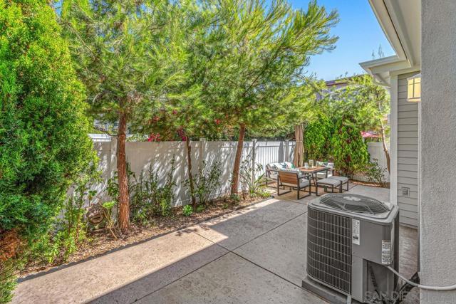 8619 Via Mallorca, La Jolla CA: https://media.crmls.org/mediaz/e53f340f-bcb3-4c30-8ec8-0095b59f1338.jpg
