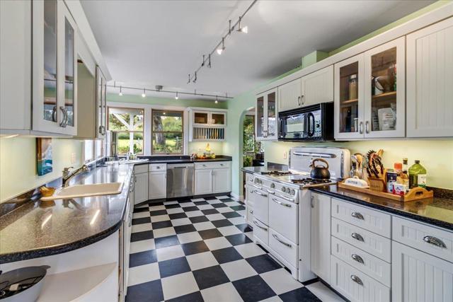71 Spring Road, Royal Oaks CA: https://media.crmls.org/mediaz/e5408c1e-4a61-4398-9dc6-e51d6180d7a8.jpg