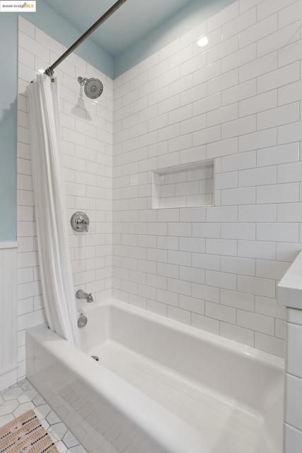 5815 Morpeth St, Oakland CA: https://media.crmls.org/mediaz/e542294b-4464-4cbf-9680-fe22bba2b5b2.jpg