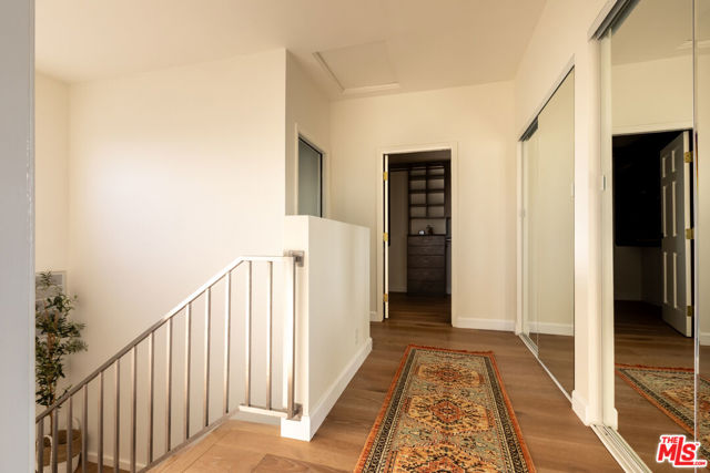 5018 Valleydale Avenue, Los Angeles CA: https://media.crmls.org/mediaz/e5426b09-24b4-45b8-920a-29f6deefd462.jpg