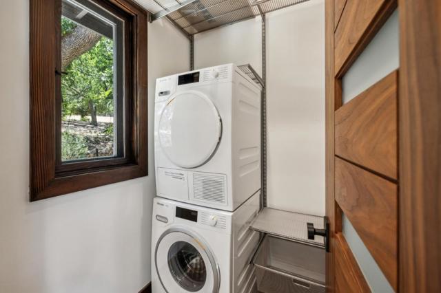 138 Bolivar Lane, Portola Valley CA: https://media.crmls.org/mediaz/e5433d5e-abc2-42a7-9643-77c96077c94b.jpg