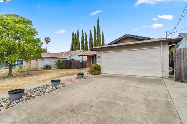 368 Helen Way, Livermore CA: https://media.crmls.org/mediaz/e543dfd1-4c42-4314-b307-8f4586997182.jpg