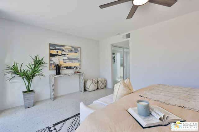 833 N Calle De Flora Vista, Palm Springs CA: https://media.crmls.org/mediaz/e543e5fd-54eb-48ef-8552-4360a5e63f04.jpg