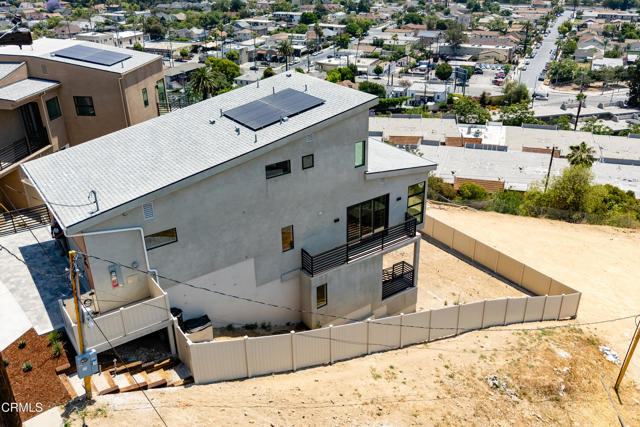 3870 W Point Drive, Los Angeles CA: https://media.crmls.org/mediaz/e5442f2d-07bd-4d9e-a1e4-d9dca409145d.jpg